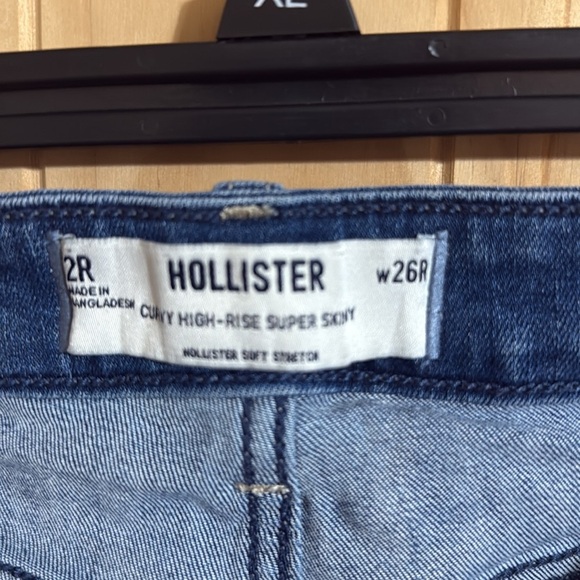 Hollister Curvy High Rise Super Stretch cutoffs - Picture 4 of 4